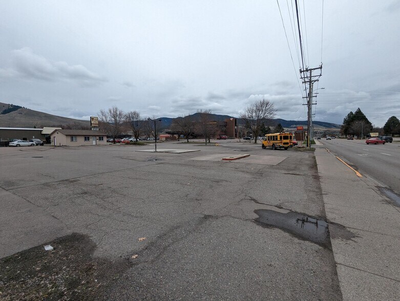 More Photos Of 1704 S Russell St, Missoula Flex For Lease