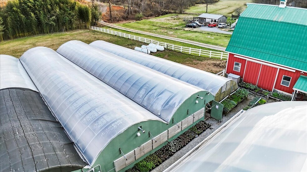 More Photos Of 1356 Coopers Cove Rd, Hardy Specialty For Sale