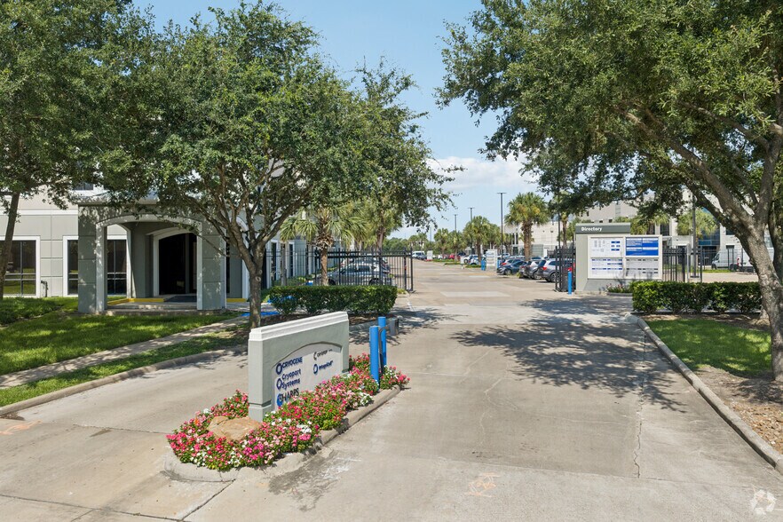 More Photos Of 9220 Kirby Dr, Houston Unknown For Lease