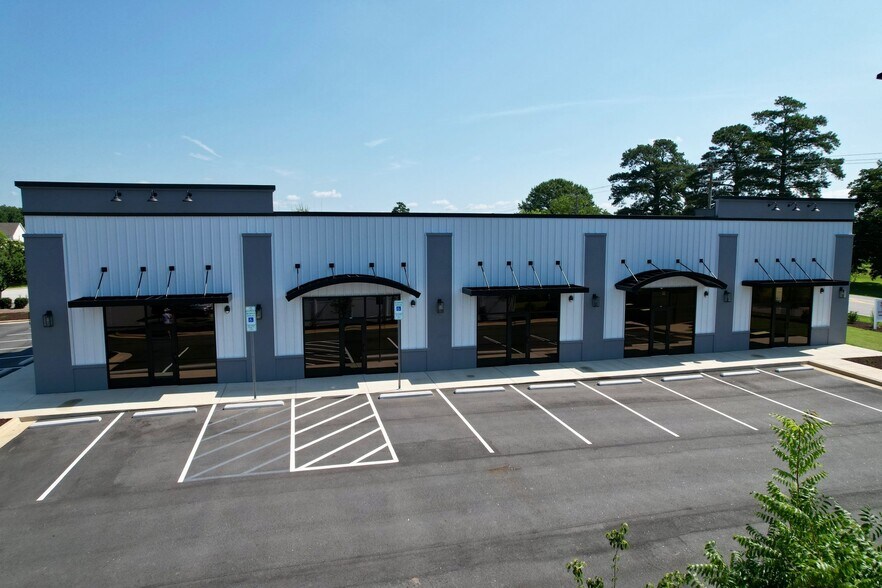 More Photos Of 982 Adams Point Dr, Garner Flex For Lease