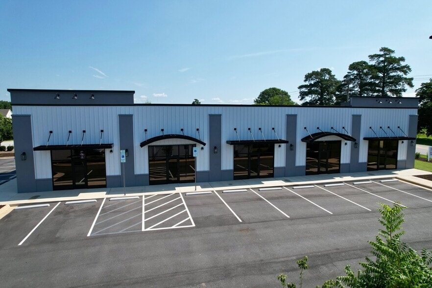 More Photos Of 982 Adams Point Dr, Garner Flex For Lease