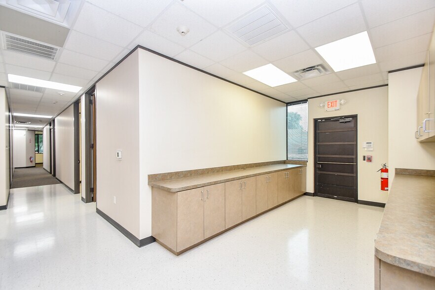 More Photos Of 15366 Park Row, Houston Office For Sale