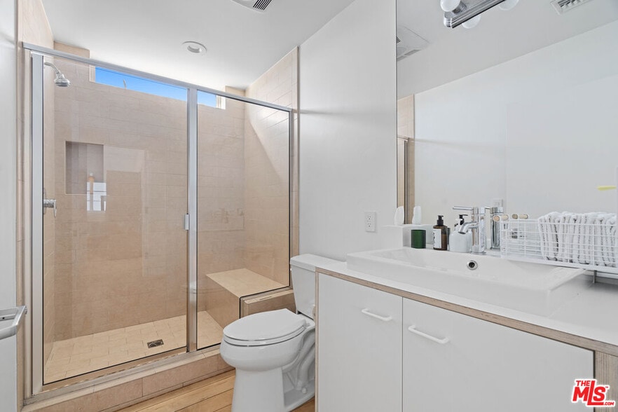 More Photos Of 2100 Abbot Kinney Blvd, Venice Office For Lease