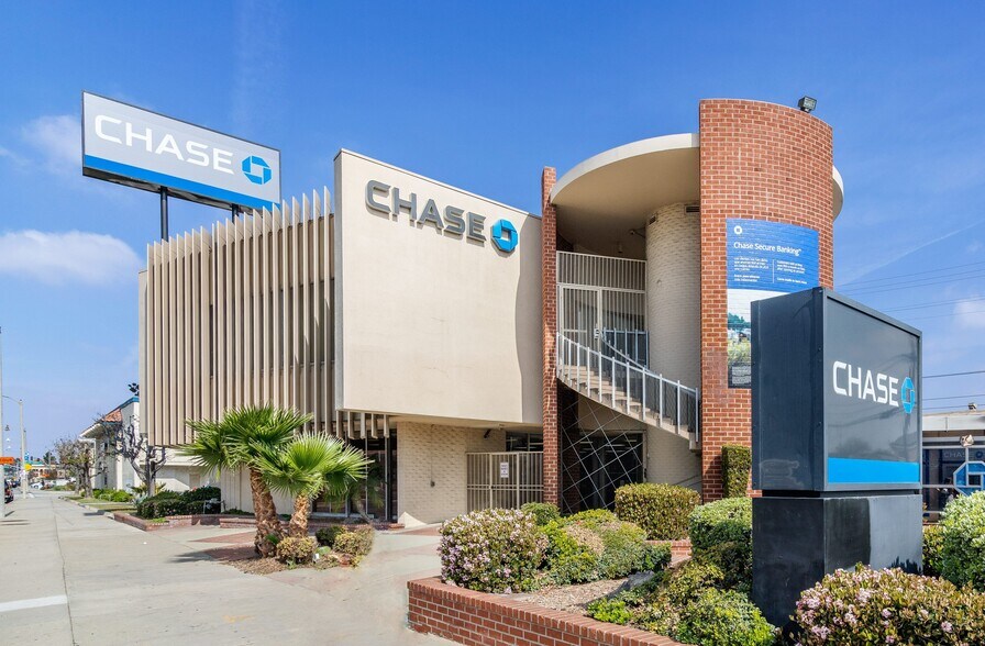 Primary Photo Of 9125 Whittier Blvd, Pico Rivera Bank For Sale