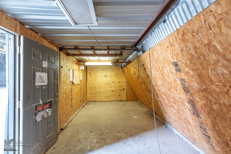 More Photos Of 2424 Oak St, Abilene Warehouse For Sale