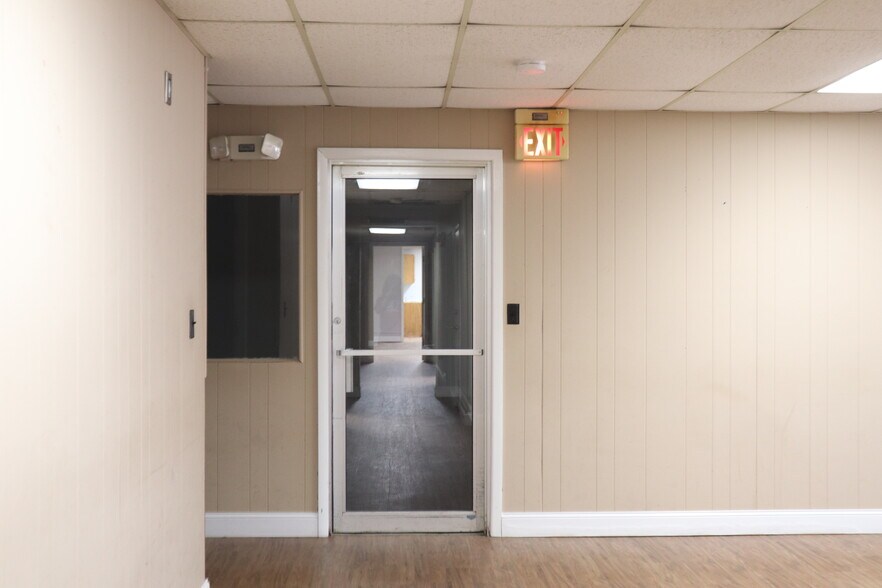 More Photos Of 400 Chestnut St NW, Hartselle Office For Sale