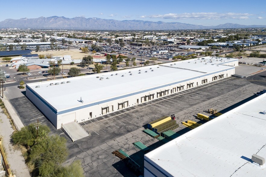 More Photos Of 777 E MacArthur Cir, Tucson Distribution For Lease