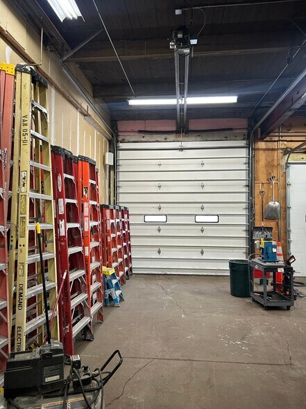 More Photos Of 711 Valley St, Manchester Warehouse For Sale