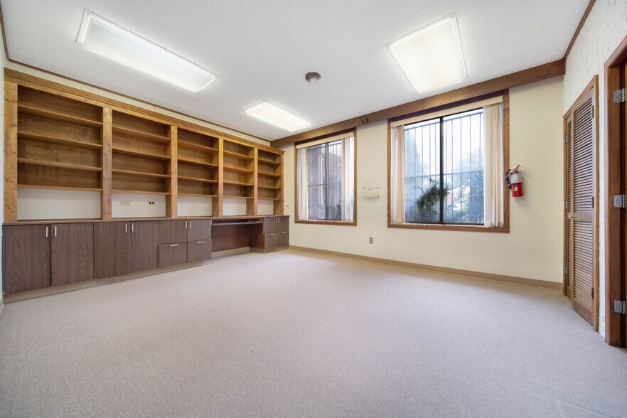 More Photos Of 19711 Greenfield Rd, Detroit Religious Facility For Sale