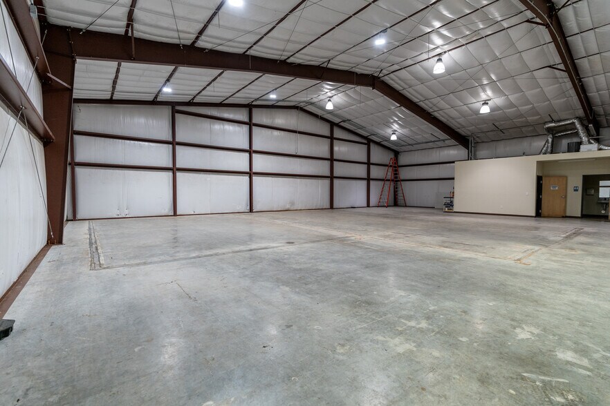 More Photos Of 113 Bufkin Ln, Lockhart Refrigeration Cold Storage For Lease