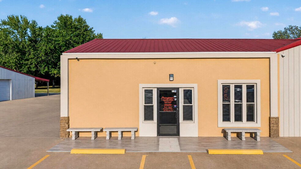 More Photos Of 412 N Mickey Mantle Blvd, Commerce Auto Repair For Sale