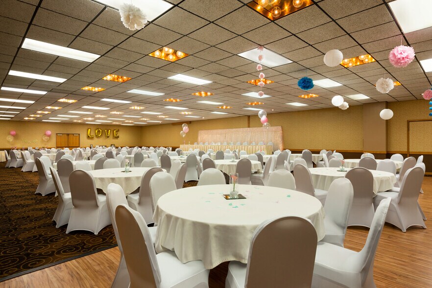 More Photos Of 1400 Interchange Ave, Bismarck Hotel For Sale