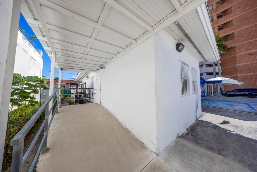 More Photos Of 2597 SW 37th Ave, Miami Storefront Retail Residential For Sale
