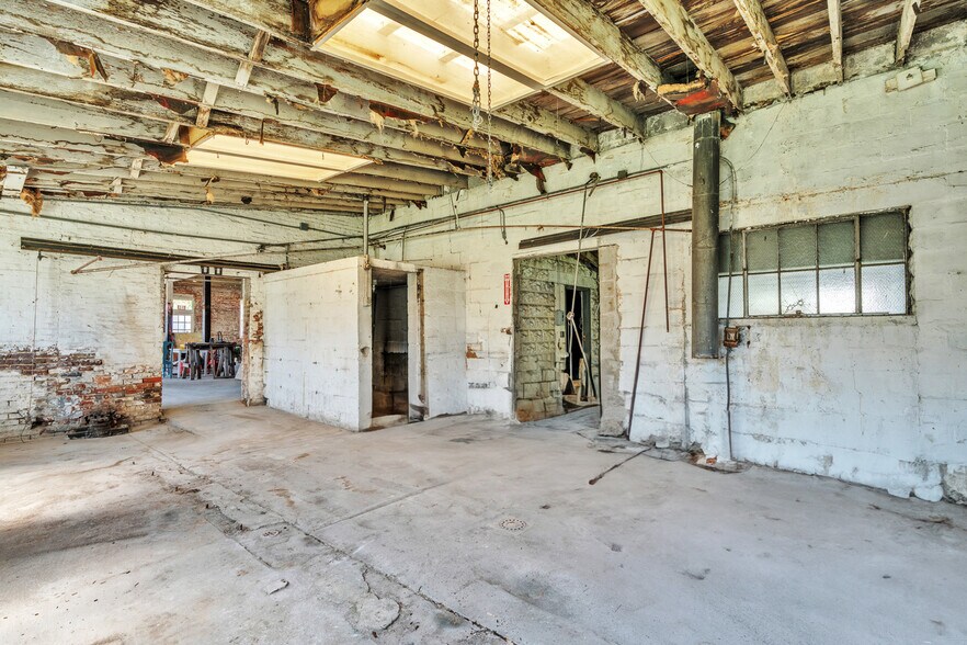 More Photos Of 30 E 3rd St, New Albany Warehouse For Sale