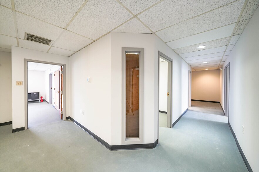 More Photos Of 8023 Malcolm Rd, Clinton Medical For Lease