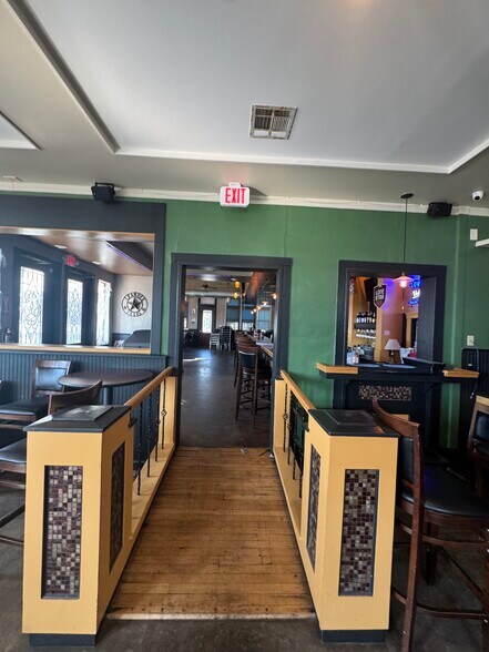 More Photos Of 105 Willis St, Leander Restaurant For Sale