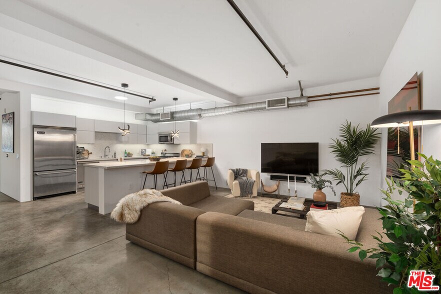 More Photos Of 1046 Princeton Dr, Venice Loft Creative Space For Sale