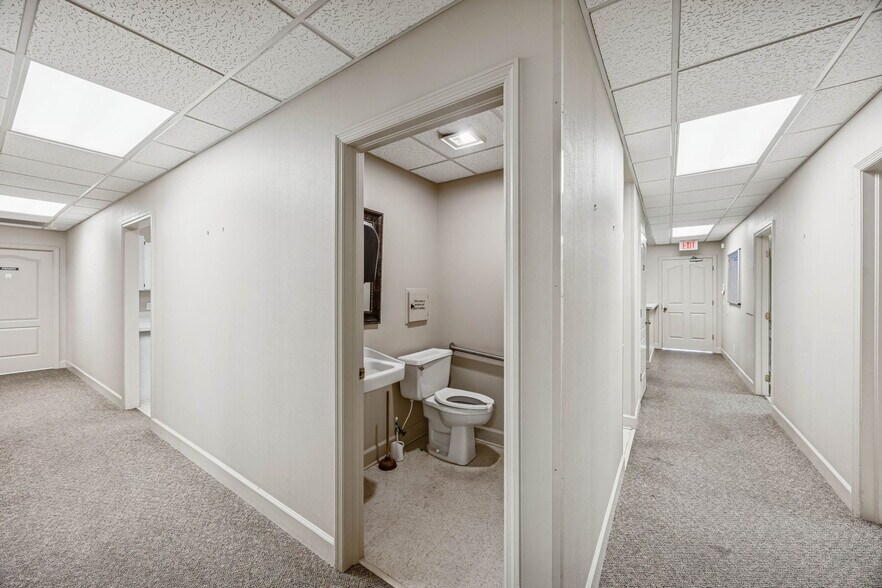 More Photos Of 1888 14th St S, Fernandina Beach Office For Lease