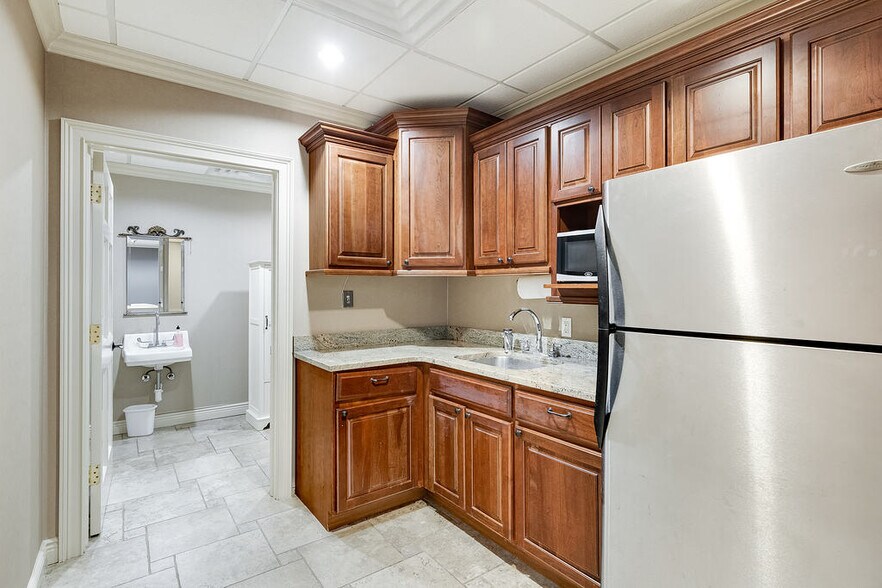 More Photos Of 181 Main St, Huntington Medical For Lease