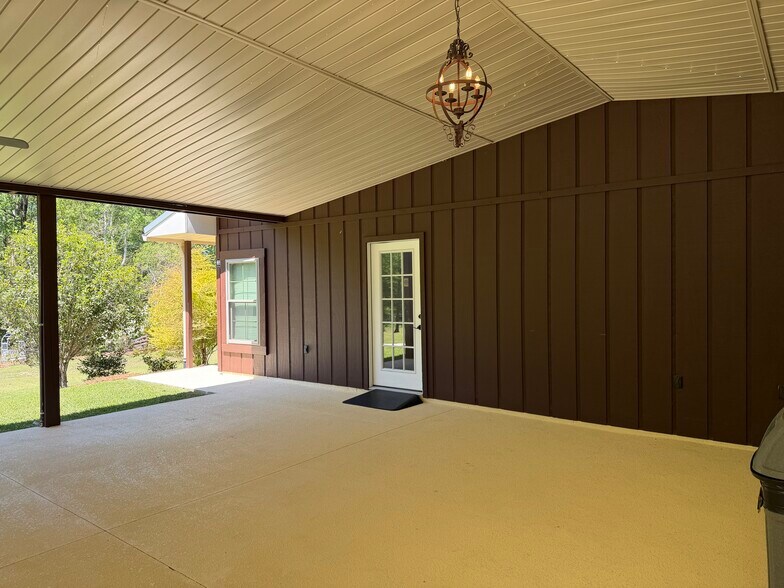 More Photos Of 4950 S County Road 20, Ozark Freestanding For Sale