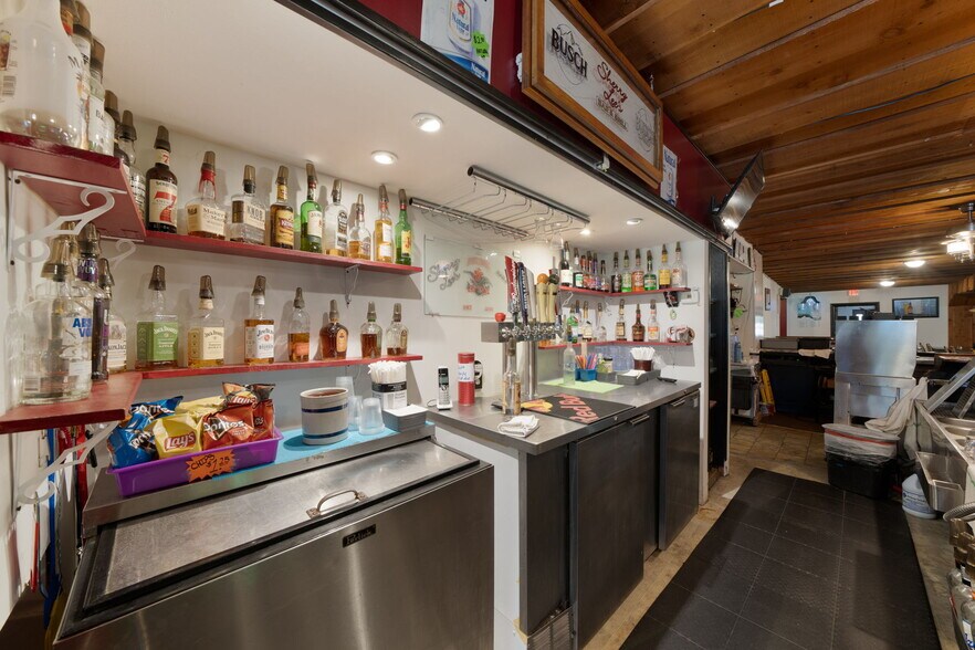 More Photos Of 18089 W State St, Vandalia Bar For Sale