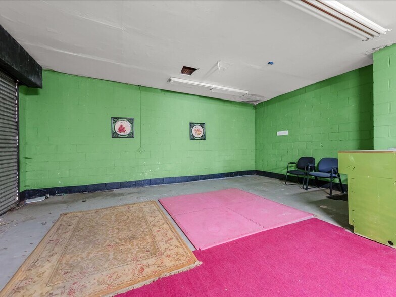 More Photos Of 1761-1763 New York Ave, Huntington Station Storefront Retail Residential For Lease