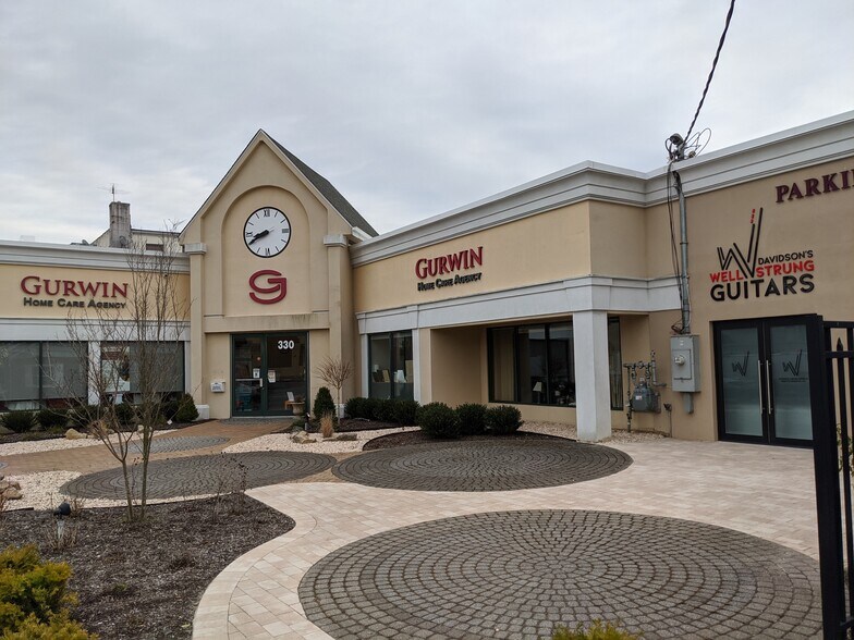 More Photos Of 330 Conklin St, Farmingdale Freestanding For Lease