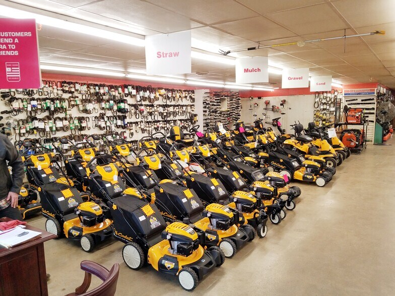 More Photos Of 3954 W Main St, Salem Freestanding For Sale