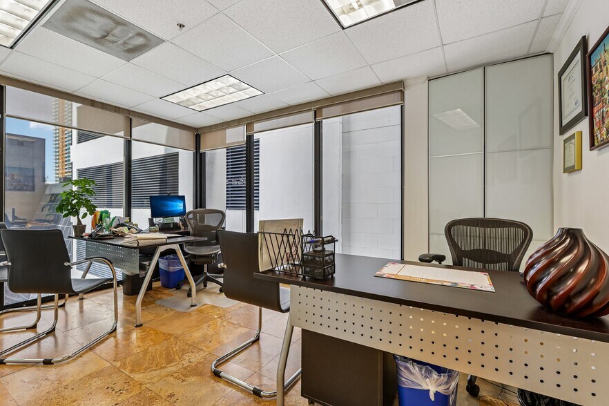 More Photos Of 1110 Brickell Ave, Miami Office For Sale