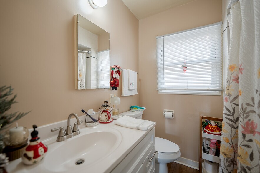 More Photos Of 833 N Lacy St, Santa Ana Apartments For Sale