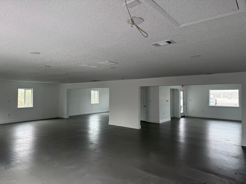 More Photos Of 4000-4006 Shoal Line Blvd, Hernando Beach Office For Sale