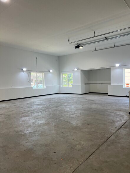 More Photos Of 2746 Pulaski Hwy, Newark Light Distribution For Lease