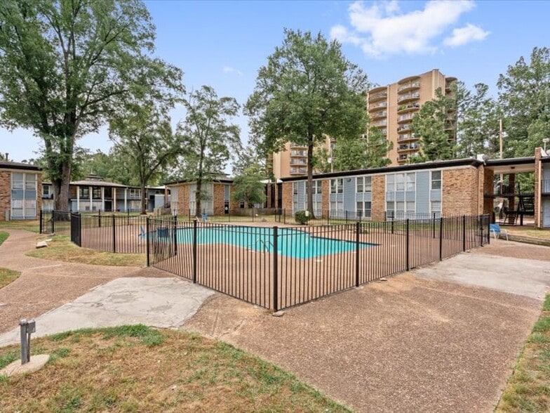 More Photos Of , Memphis Multifamily For Sale