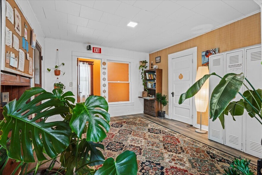 More Photos Of 2038 Pacific Ave, Forest Grove Storefront Retail Office For Sale