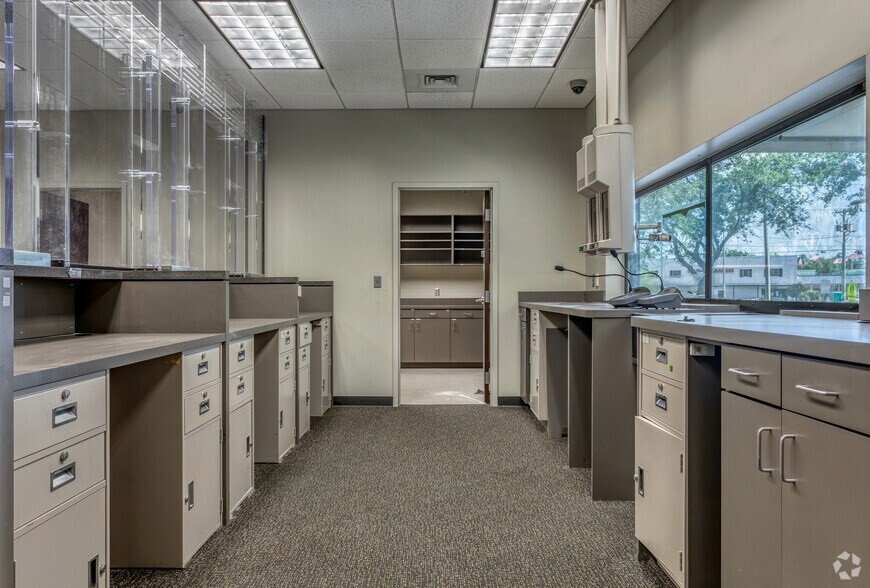 More Photos Of 5252 Ehrlich Rd, Tampa Bank For Lease