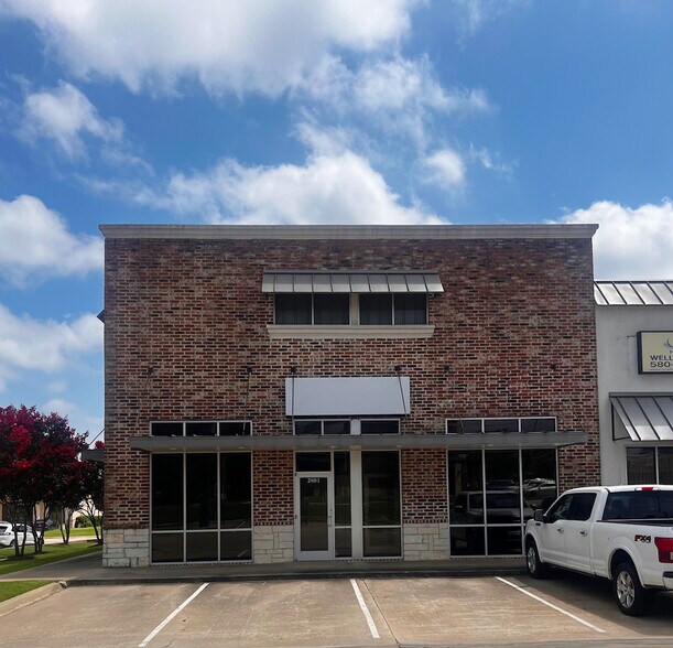 Primary Photo Of 2801-2821 W University Blvd, Durant General Retail For Lease