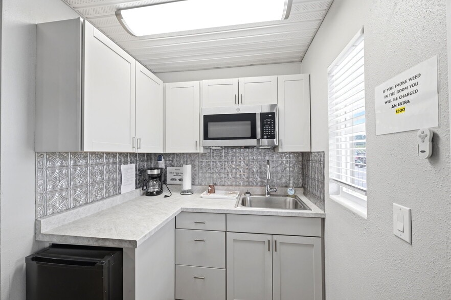 More Photos Of 8744 Gall Blvd, Zephyrhills Hotel For Sale