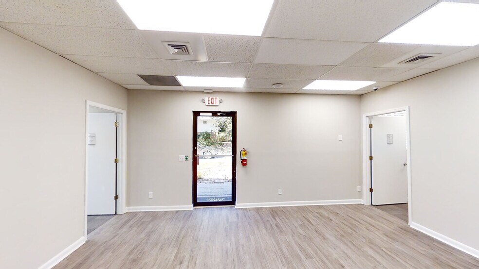 More Photos Of 2920 Edgewood Cir, Columbus Office For Lease