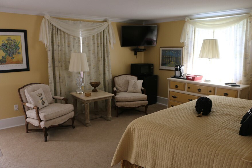 More Photos Of 10333 Business 21, Hillsboro General Retail For Sale