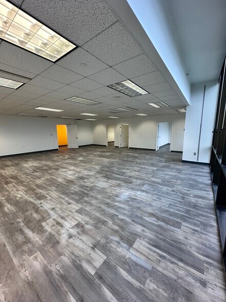 More Photos Of 730 Holiday Dr, Pittsburgh Office For Lease