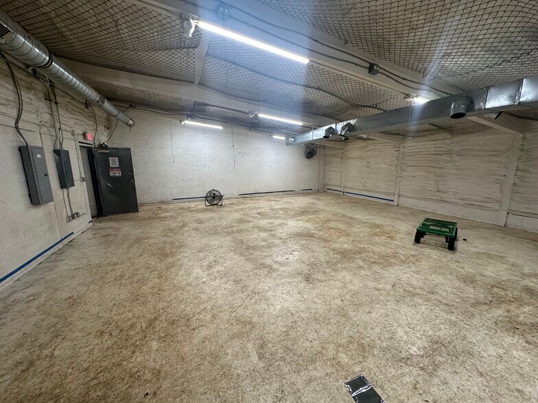 More Photos Of 1711 Banner Rd, Saginaw Industrial For Sale