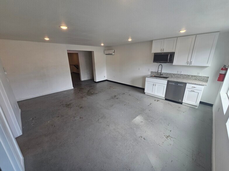 More Photos Of 5833 NE Portland Hwy, Portland Flex For Sale