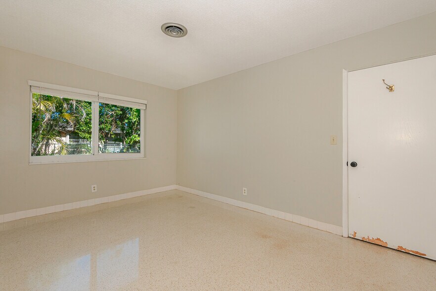 More Photos Of 321 SE 1st Ave, Pompano Beach Multifamily For Sale