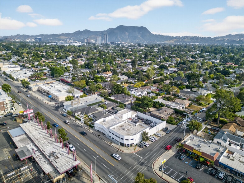 More Photos Of 10520 Magnolia Blvd, North Hollywood Office For Sale
