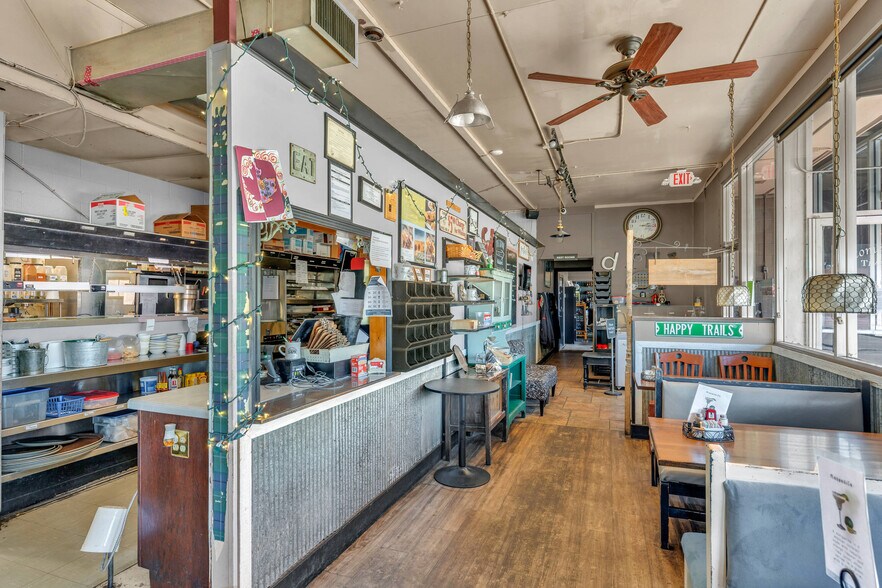 More Photos Of 601 Arizona Ave, Holton General Retail For Sale