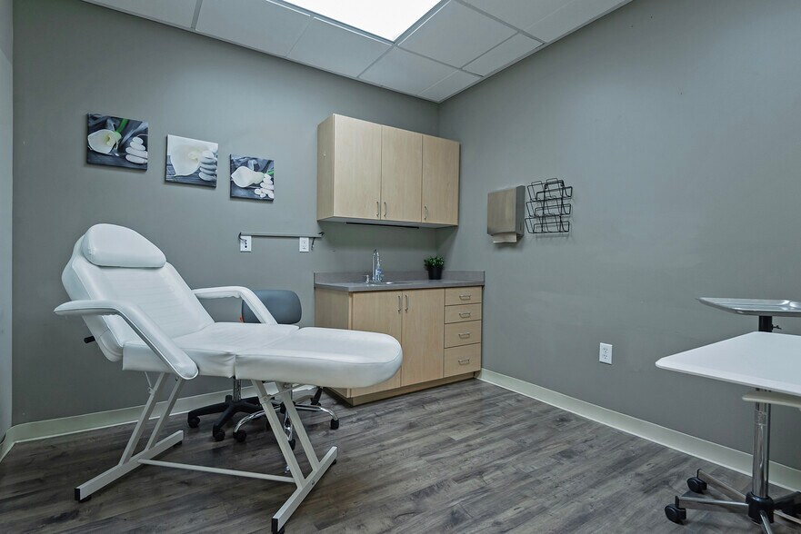 More Photos Of 7370-7430 Creek Rd, Midvale Office For Sale