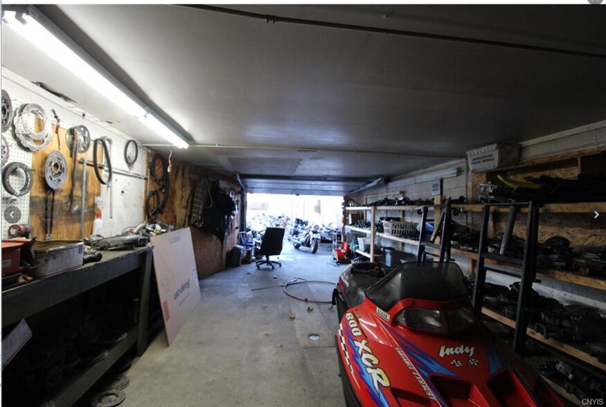 More Photos Of 585 S Main St, Central Square Auto Dealership For Sale