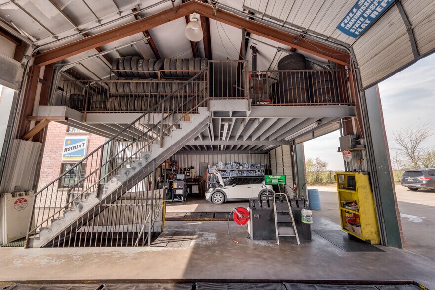 More Photos Of 712 State Highway 78 S, Farmersville Auto Repair For Sale