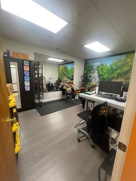 More Photos Of 500-502 Main St, Waltham Storefront Retail Residential For Lease