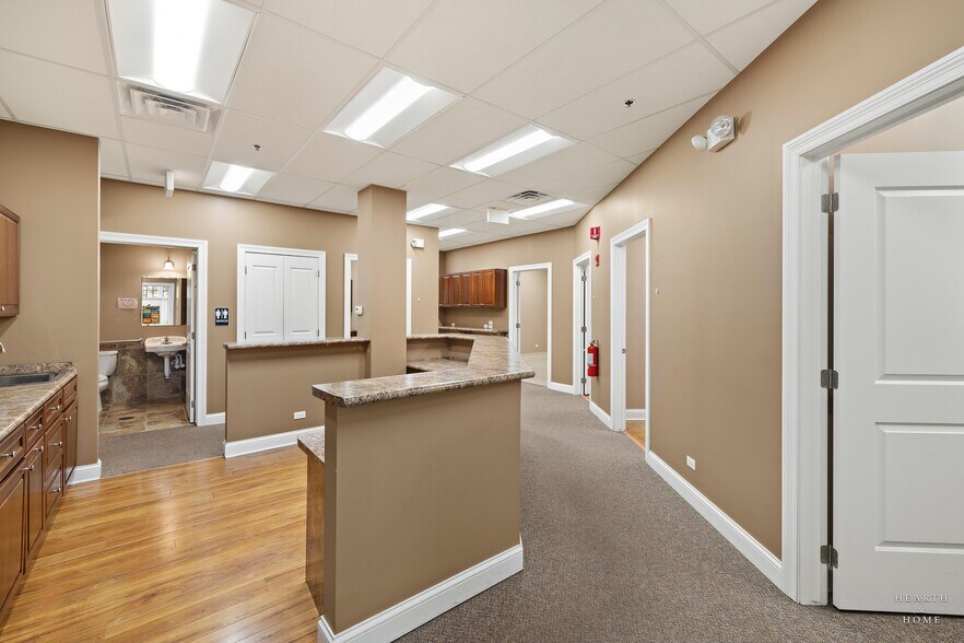 More Photos Of 1232-1280 American Way, Libertyville Medical For Lease